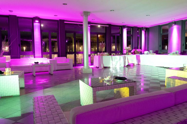 area lounge, dance floor e buffet sala fior di cotone al Tiberius a Pompei per eventi e feste private